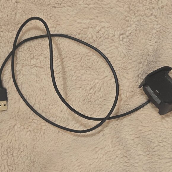 Fitbit Versa 2 Smartwatch Plus Tons of New/Pre-Owned Bands & Accessories - Picture 10 of 15